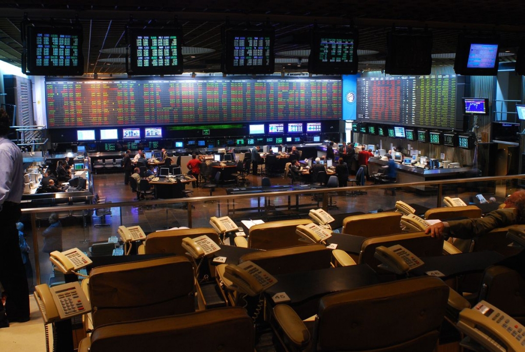 En el inicio del nuevo indicador, las acciones caen 1,1%