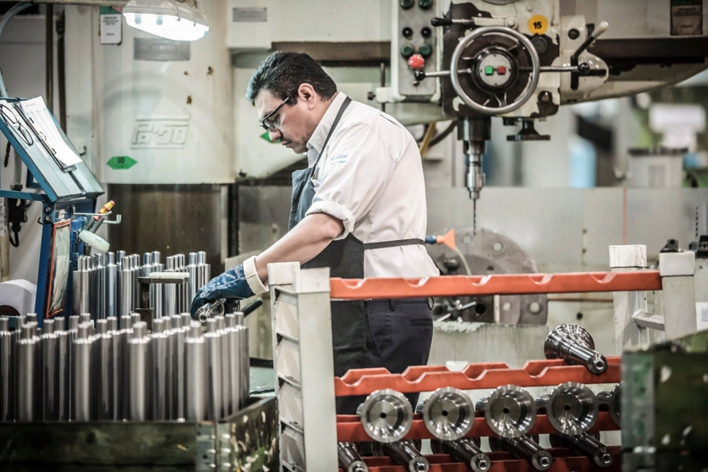 La actividad industrial cayó en agosto y acumula un descenso del 3% en lo que va de 2026