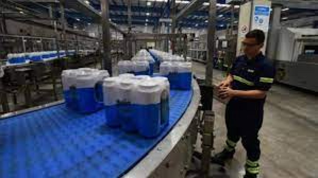 Camioneros, en alerta por cierre de distribuidora de bebidas que deja 220 cesanteados