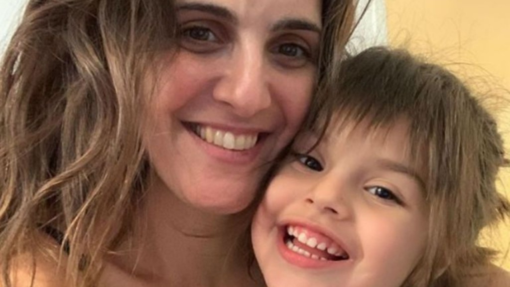 Julieta Díaz junto a su hija hablando sobre discapacidad e inclusión