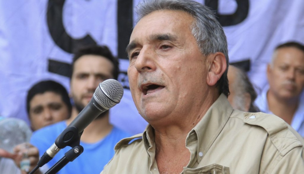 Juan Carlos Schmid durante un acto sindical en Bahía Blanca
