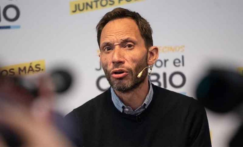 Ferraro dice que el Gobierno busca beneficiar a la esposa de Adorni, como hizo el kirchnerismo con Lázaro Báez