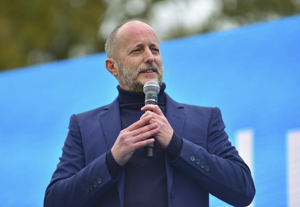 Así celebra y se ríe Martín Insaurralde en medio de los escándalos por corrupción