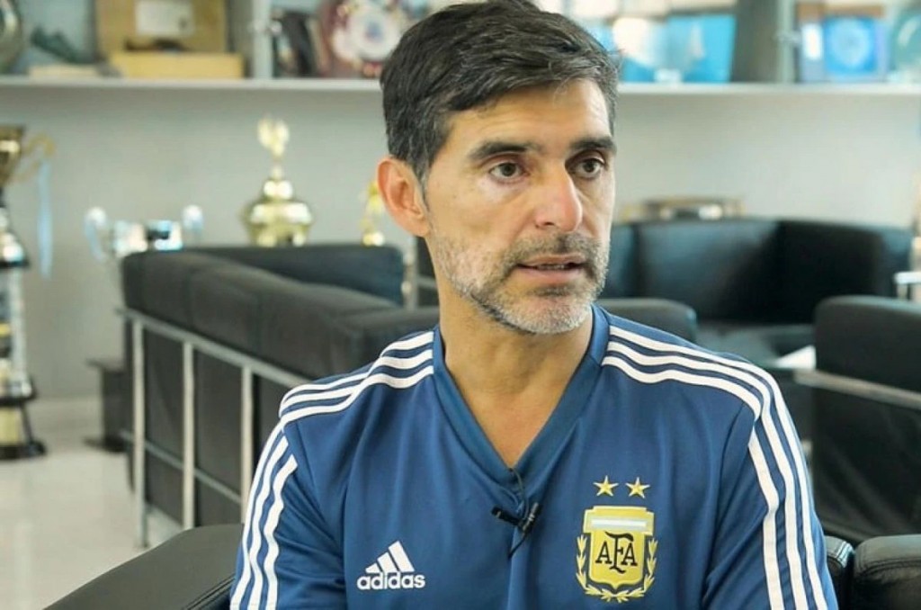 Roberto Ayala celebra la victoria de la Selección Argentina