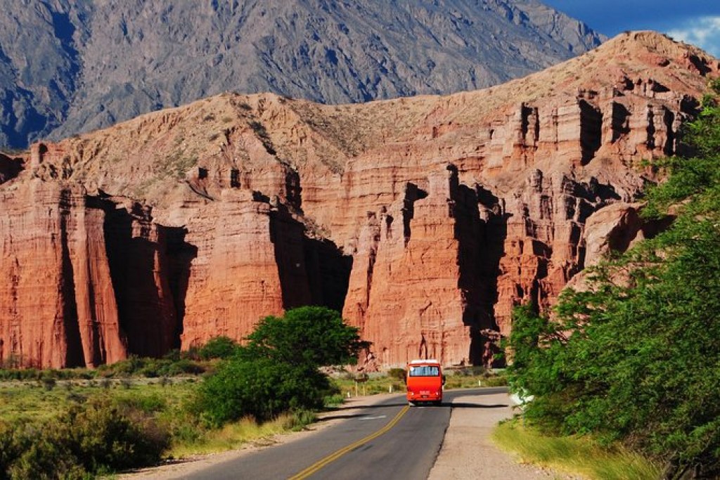 Gustavo Sáenz impulsa el turismo en Salta con un nuevo programa