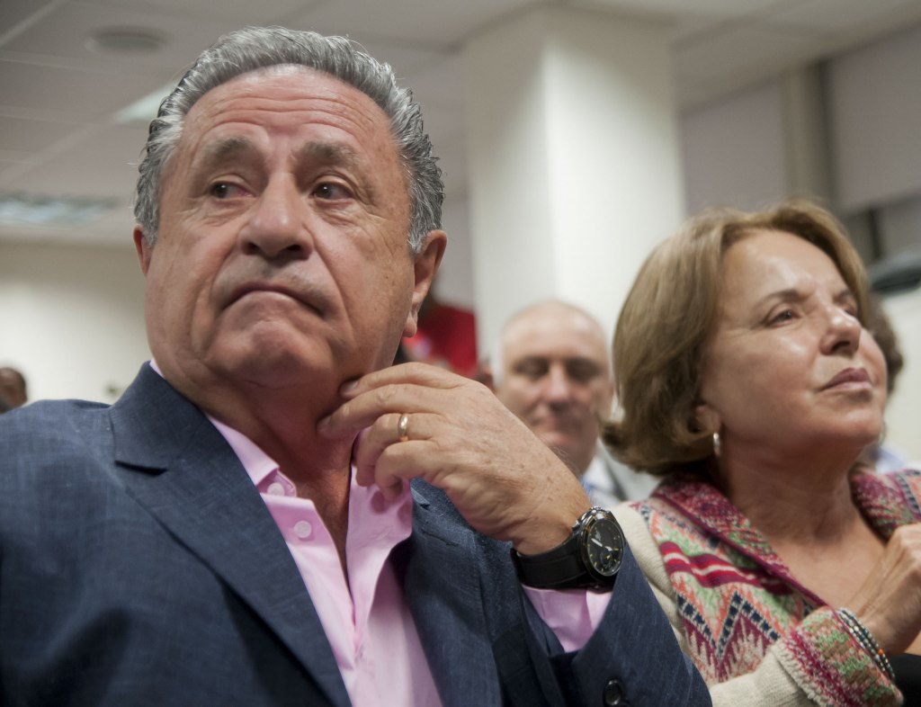 Indagatoria para Duhalde, Verbitsky y otros por el escándalo del vacunatorio VIP