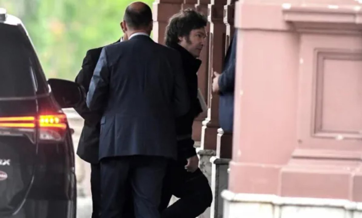 La Justicia ya tramita el primer amparo colectivo contra el DNU de Javier Milei