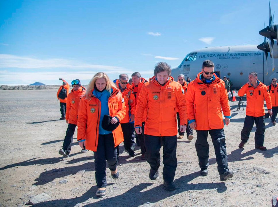 Javier Milei regresa de la Antártida tras dar impulso a un programa de control ambiental
