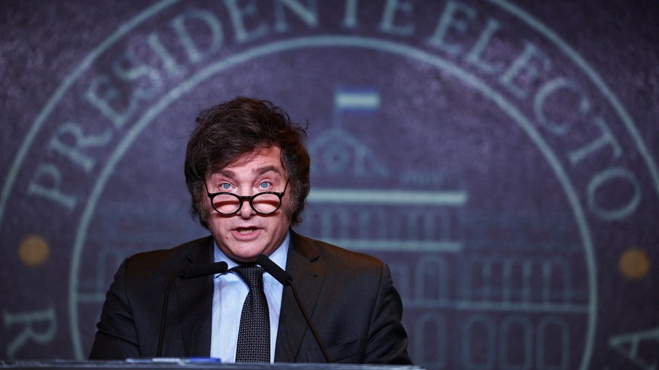 Milei, un mes de gobierno y el difícil desafío de representarlos  a todos