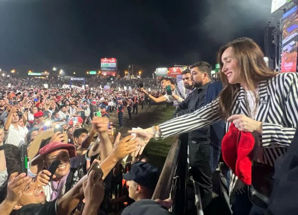 Villarruel visitó Jesús María y Los Carabajal la destrataron