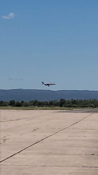 Alarma en Córdoba: un avión militar debió aterrizar de emergencia