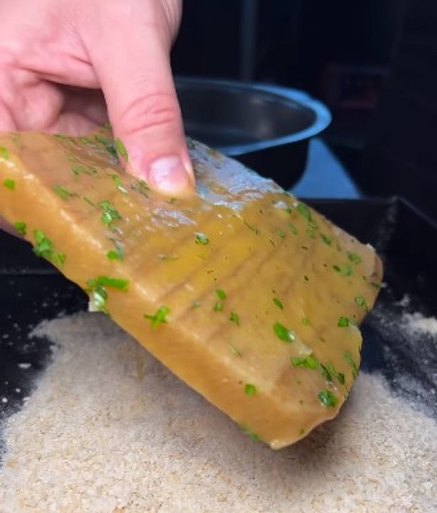 Viral: un influencer gastronómico hizo milanesa de madera