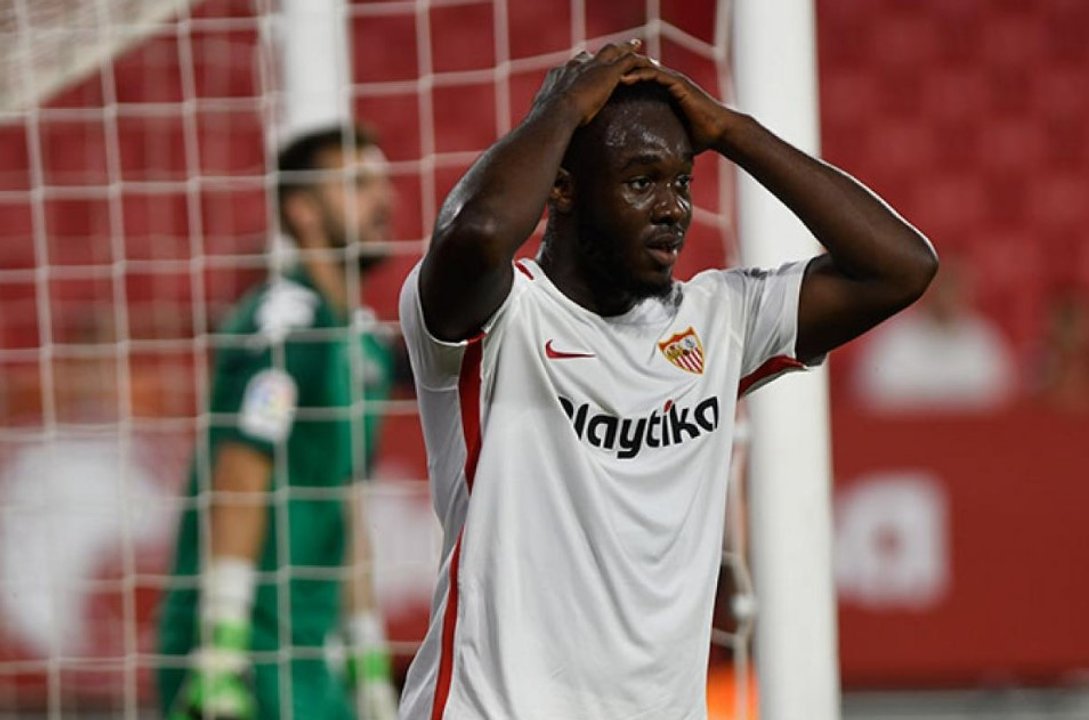 Insólito: el Sevilla despidió a un jugador por ‘sobrepeso’, el TAS le dio la derecha y el futbolista quedó sin club