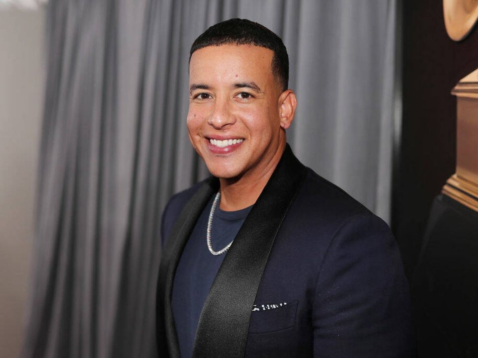 Un hotel deberá pagarle casi un millón de dólares a Daddy Yankee por robo de joyas