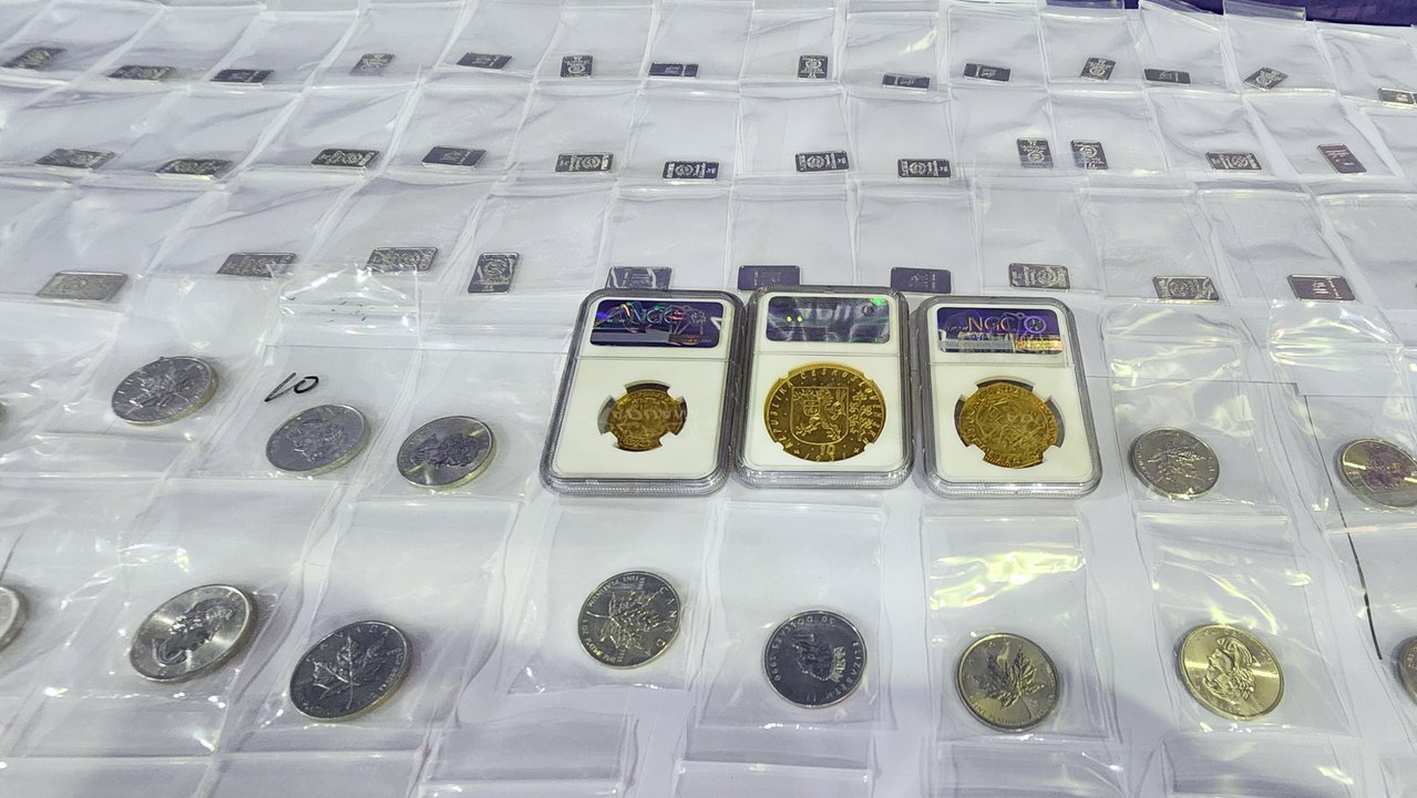 Descubrieron en Ezeiza a un ciudadano japonés con monedas y lingotes de platino