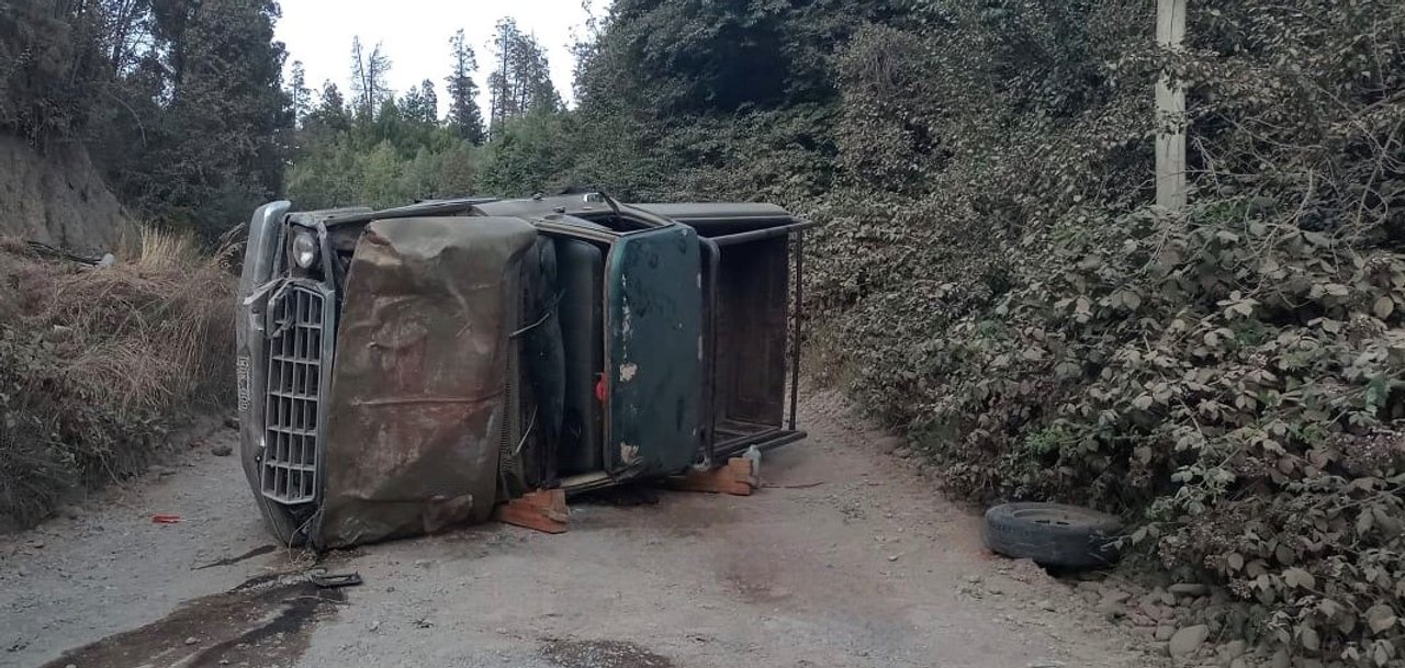 Río Negro: un hombre volcó y lo aplastó su propia camioneta