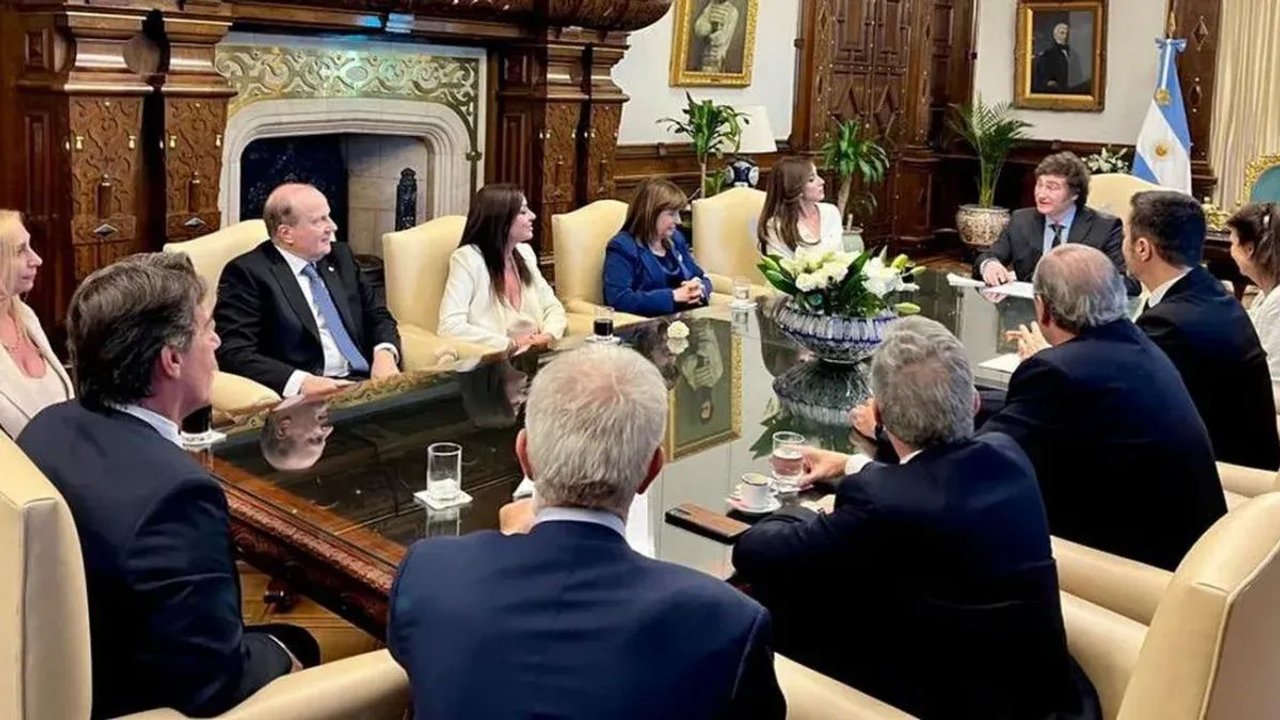 Tras el paro de la CGT, Milei debate junto a sus ministros la estrategia para avanzar con la Ley Ómnibus