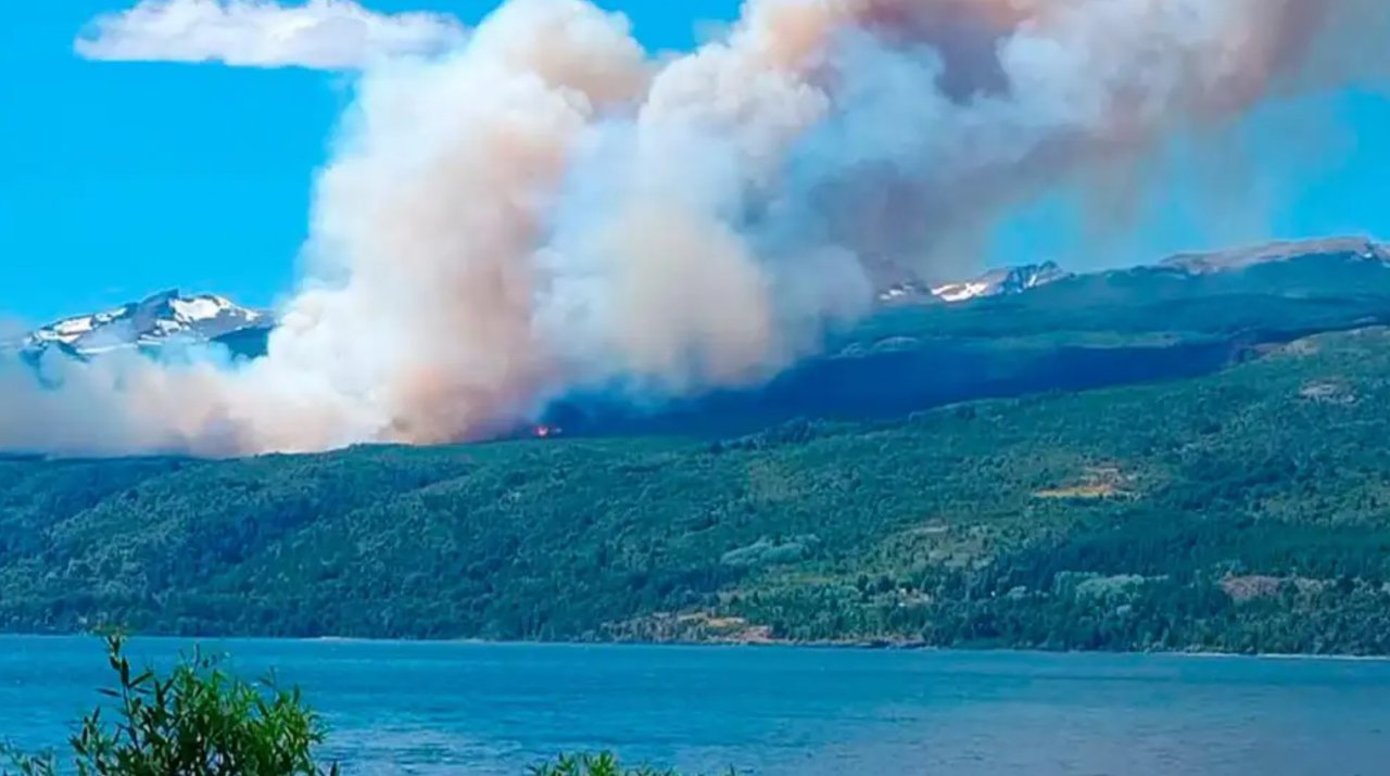 Chubut: el incendio en Parque Los Alerces está fuera de control y sospechan de dos focos intencionales