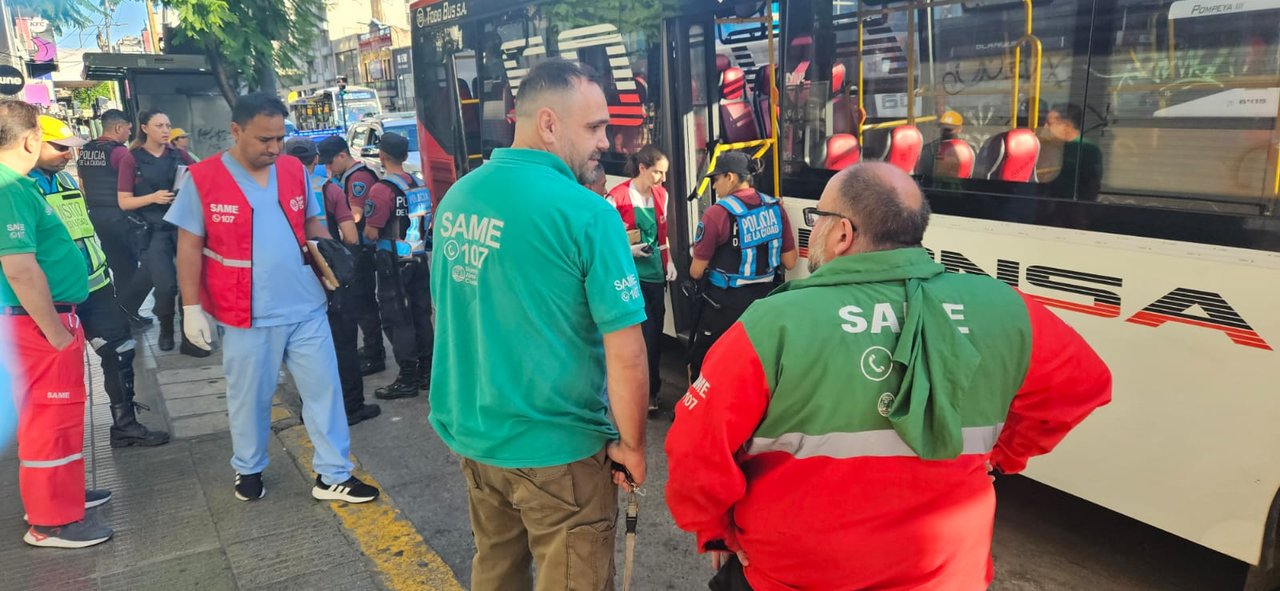 Choque de colectivos en el Metrobús de Cabildo