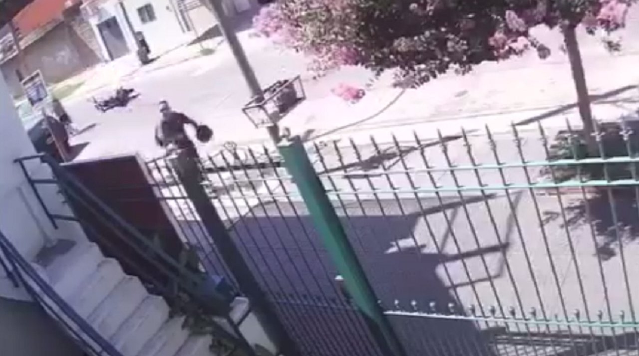 San Justo: le dispararon para robarle la moto, pero tiró las llaves a una casa y los ladrones huyeron