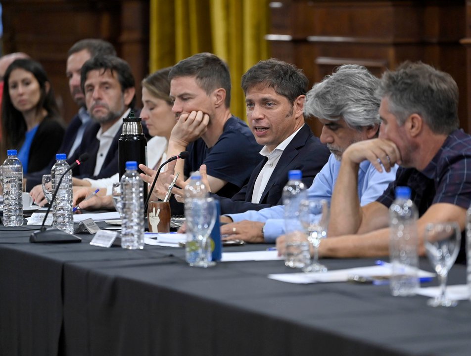 La Provincia ofreció a los gremios docentes un aumento salarial del 7% escalonado en julio y agosto