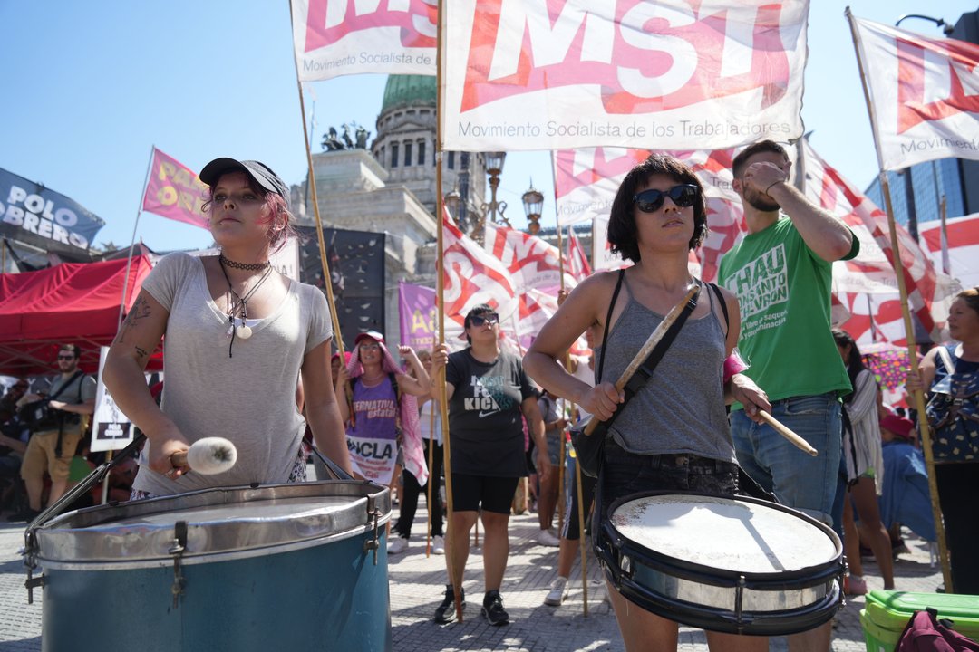 Organizaciones de izquierda se movilizan frente al Congreso contra la reforma de la Ley de Glaciares