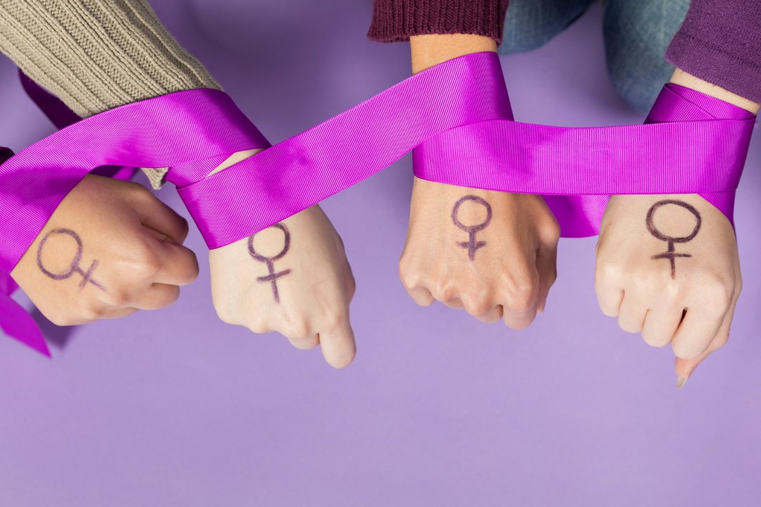 Mujeres ocupando mandos medios en industrias históricamente masculinas