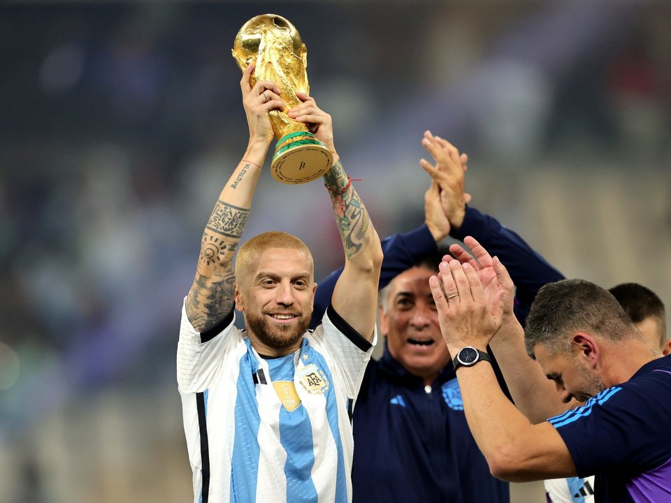 Papu Gómez comparó a Messi con Einstein y Da Vinci por su "velocidad mental" en el juego