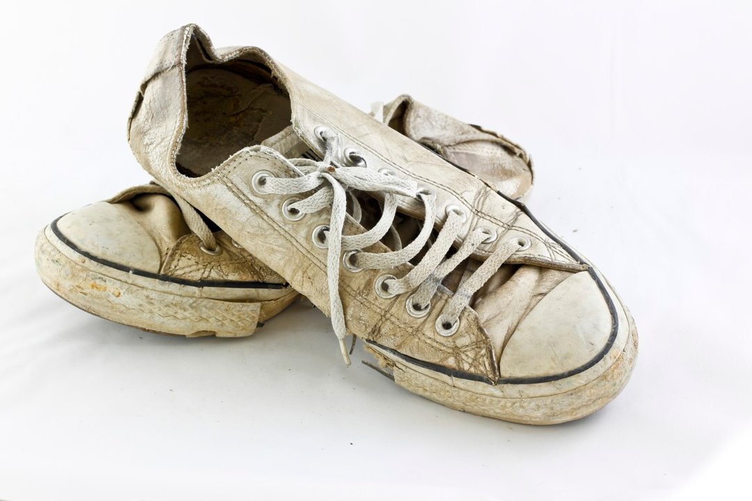 ¿Con las lluvias se ensuciaron tus zapatillas? Trucos caseros para dejarlas como nuevas ¿Con las lluvias se ensuciaron tus zapatillas? Trucos caseros para dejarlas como nuevas
