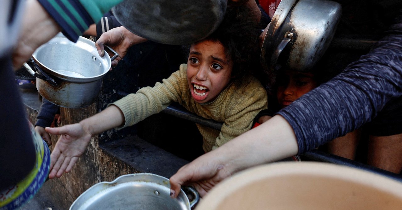 Decenas de muertos y heridos en ataque israelí mientras esperaban ayuda en Gaza Decenas de muertos y heridos en ataque israelí mientras esperaban ayuda en Gaza