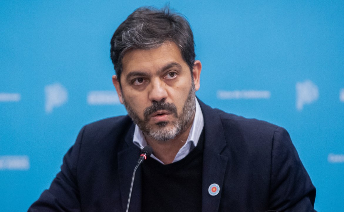 Carlos Bianco en conferencia de prensa en La Plata