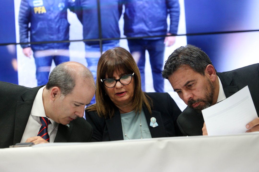 Bullrich: "En los allanamientos se encontró dinero y elementos probatorios"
