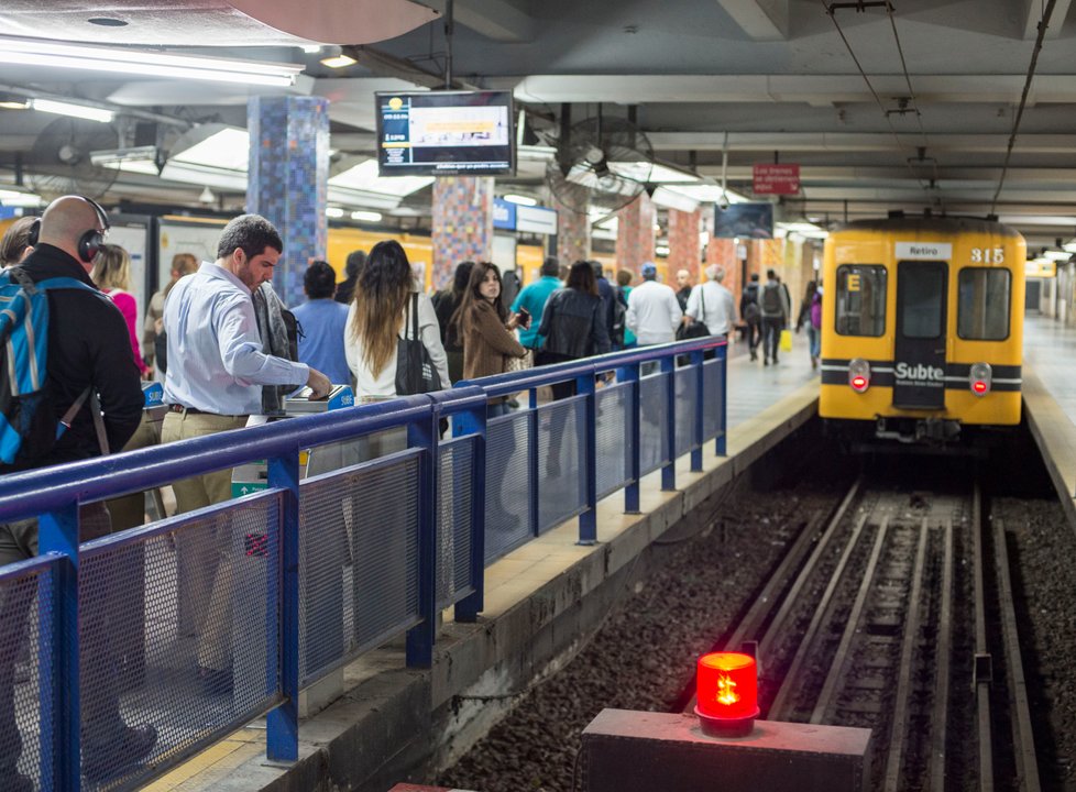 Interrumpieron el servicio de la línea C del subte por un accidente en Diagonal Norte