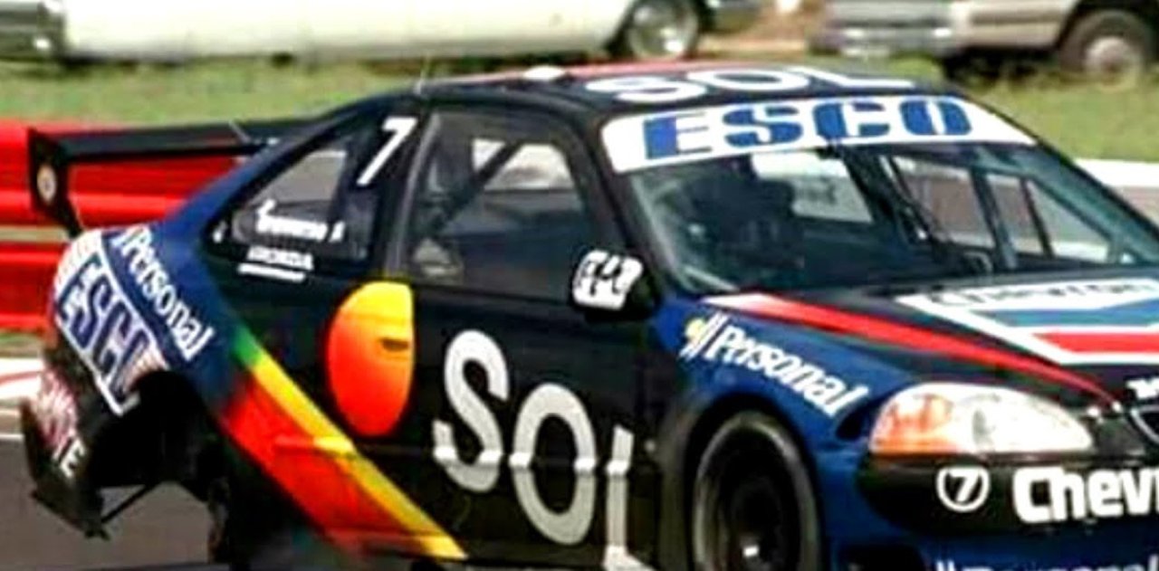 Histórico: el día que Juan María Traverso terminó una carrera en tres ruedas