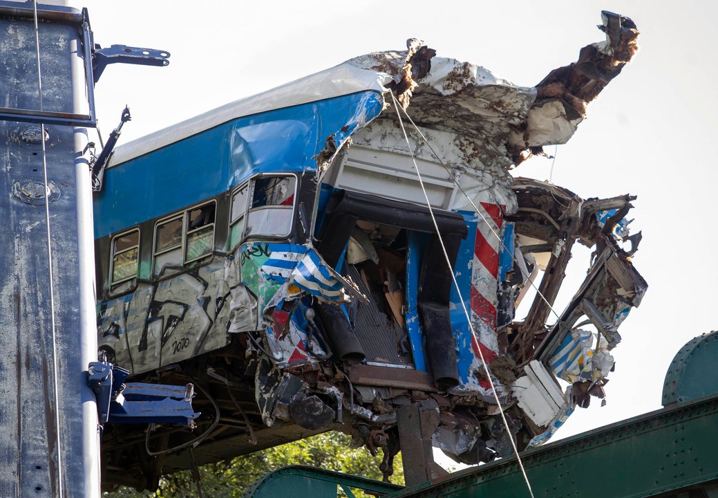 Remoción de los trenes que chocaron en Palermo. Foto NA: DAMIAN DOPACIO