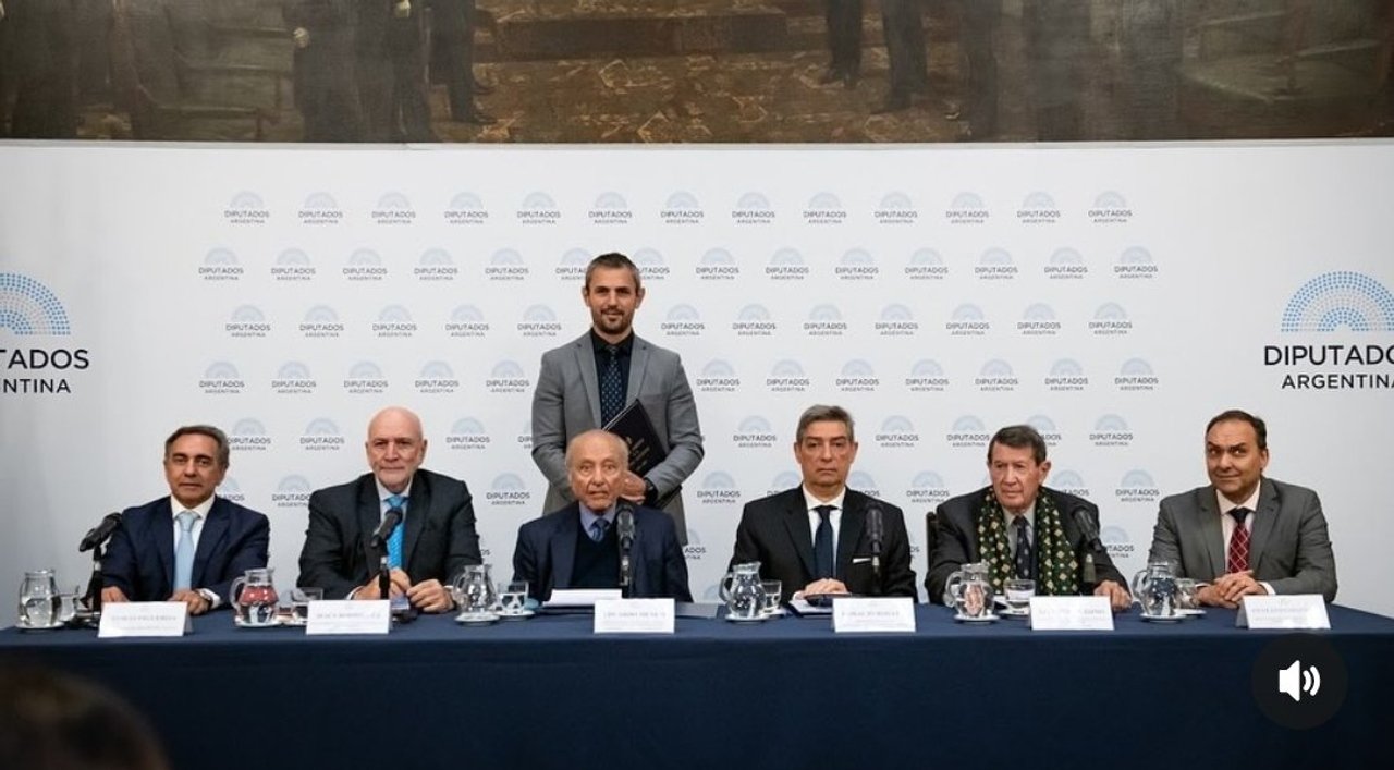 Diputados y un emotivo homenaje a 30 años de la última reforma constitucional, con muchos de sus protagonistas