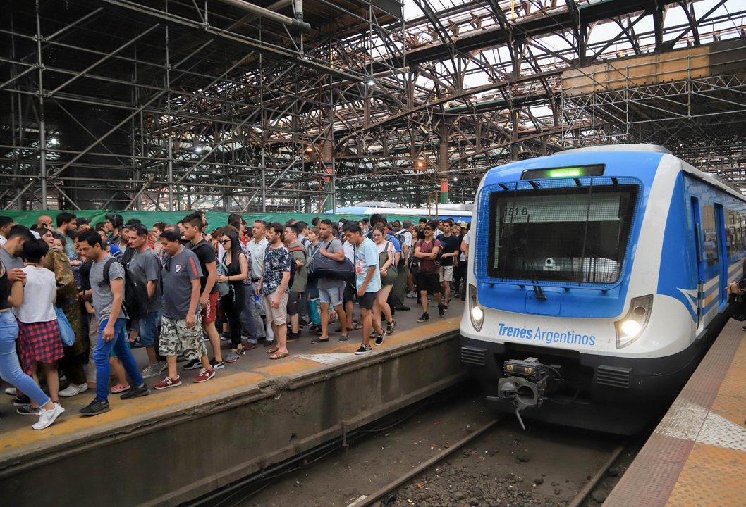 Los trenes circulan a 30 Km: demoras y cancelaciones - Noticias Argentinas