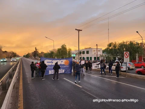 Neuquén: trabajadores protestan por suspensiones y despidos masivos