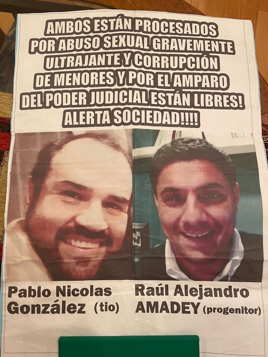 Izquierda: su tío político, Pablo Nicolás González. Derecha: su papá, Raúl Alejandro Amadey