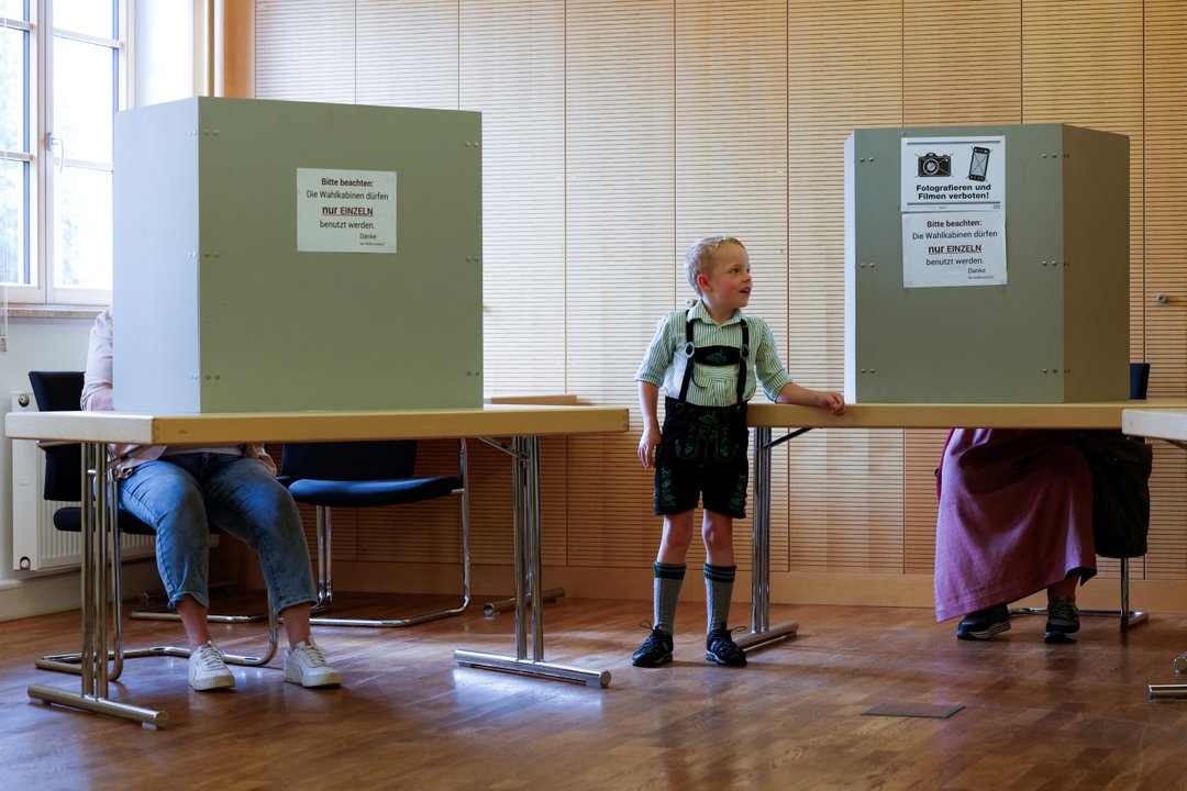 Encuestas de boca de urna anticipan crecimiento de la derecha en las elecciones europeas