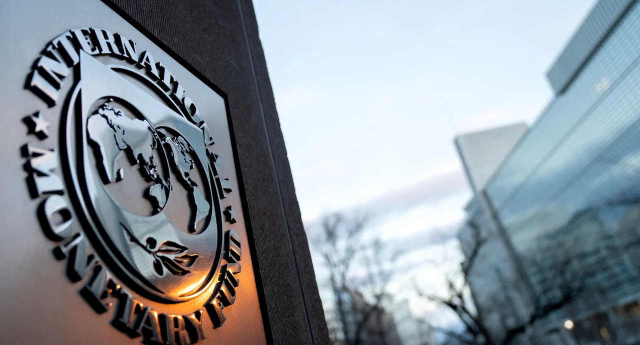 El FMI aprobó el desembolso de US$ 800 millones para la Argentina  thumbnail