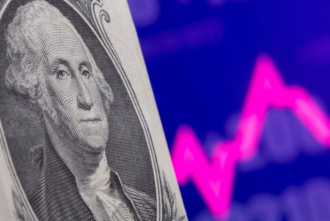 Mientras el dólar llegó a un nuevo récord, Caputo vaticinó que el peso se va a fortalecer