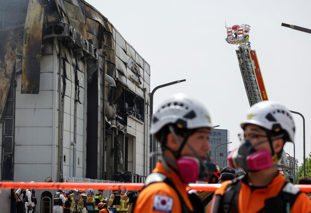 Trágico incendio en una fábrica surcoreana de baterías: 16 muertos y 5 desaparecidos