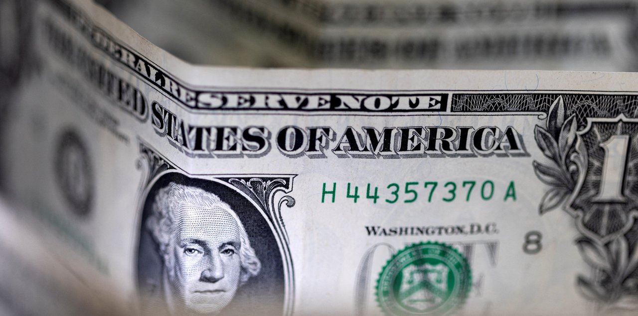 El dólar blue termina la semana al alza mientras los financieros quedan debajo de los $1.400