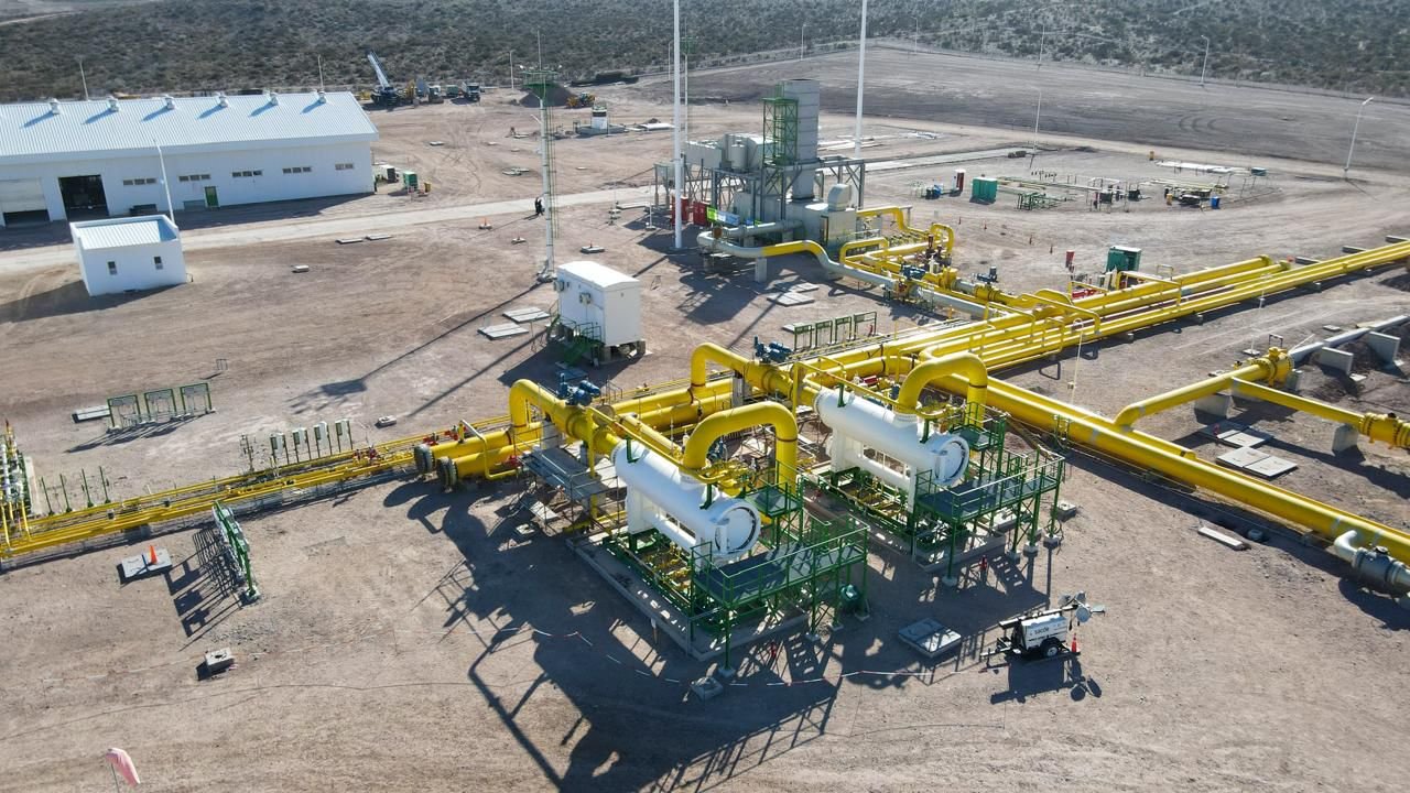 Caputo anunció dos nuevos RIGI con inversión por US$3.200 millones