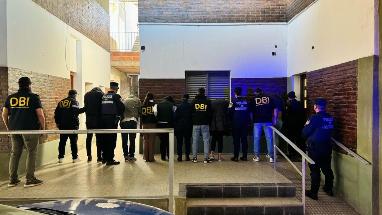 Córdoba: detuvieron a cinco personas que se hacían pasar por odontólogos y oftalmólogos