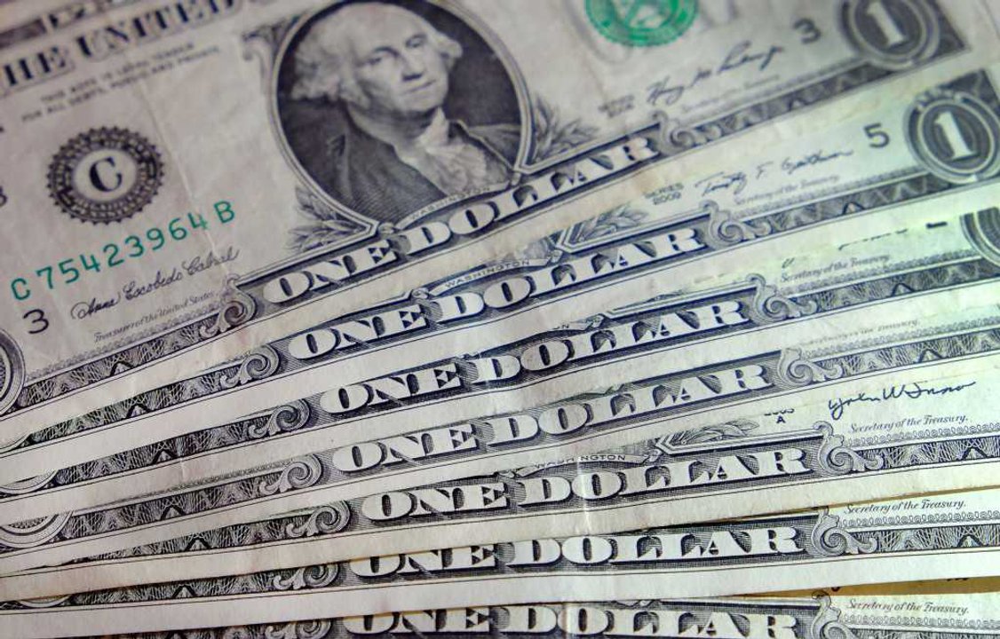 Bajaron las cotizaciones del dólar en medio de una plaza cambiaria que busca recuperar tranquilidad