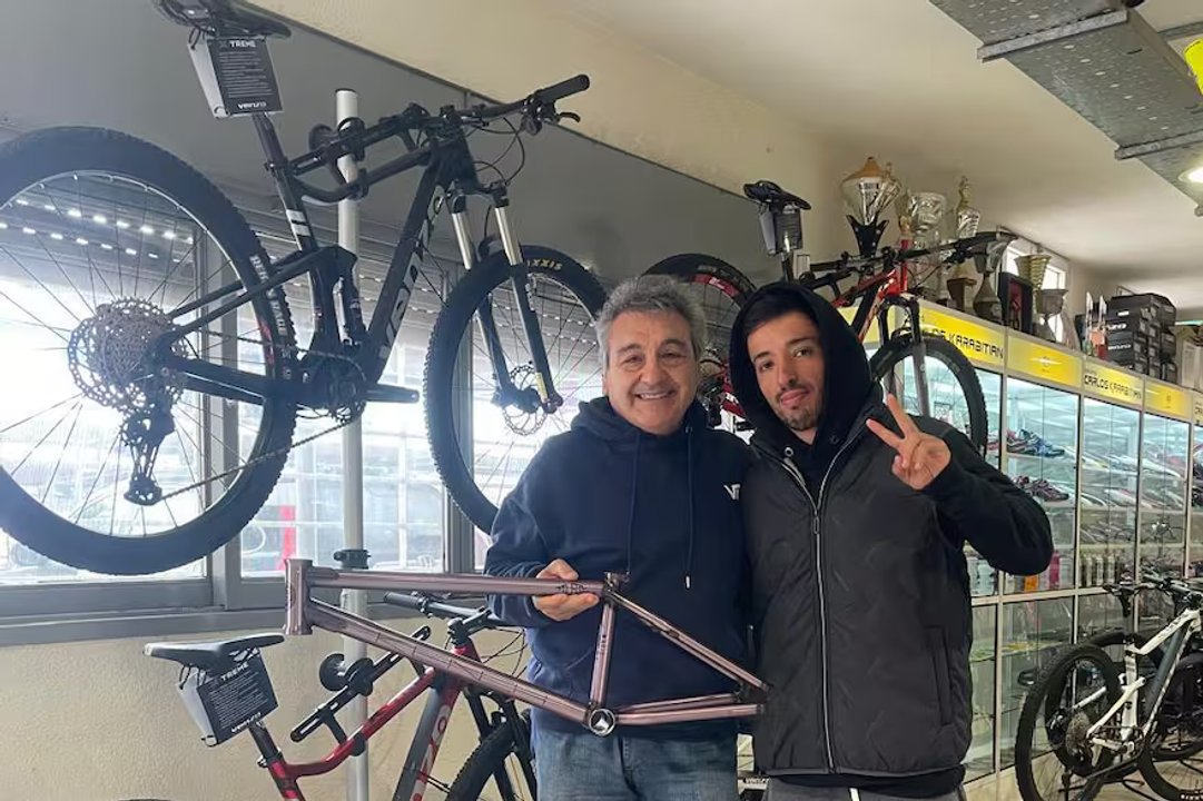 Carlos Karabitian, el bicicletero del medallista de oro "Maligno" Torres