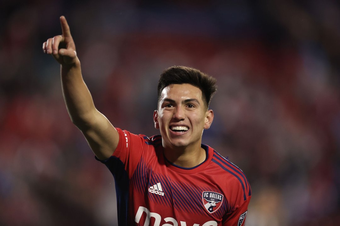 Boca avanza a paso firme por Alan Velasco