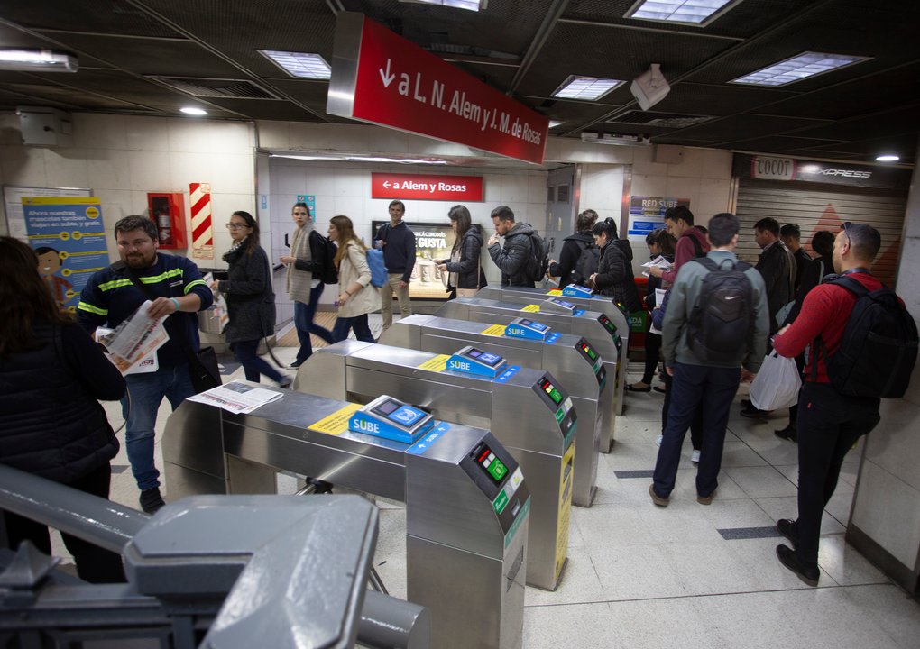 Subte: realizan una apertura de molinetes en la estación Federico Lacroze